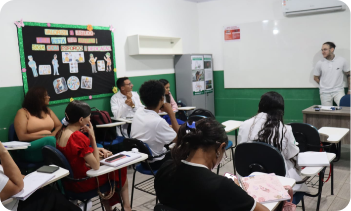 Foto dos alunos em sala de aula no no Curso Técnico de enfermagem em Parauapebas